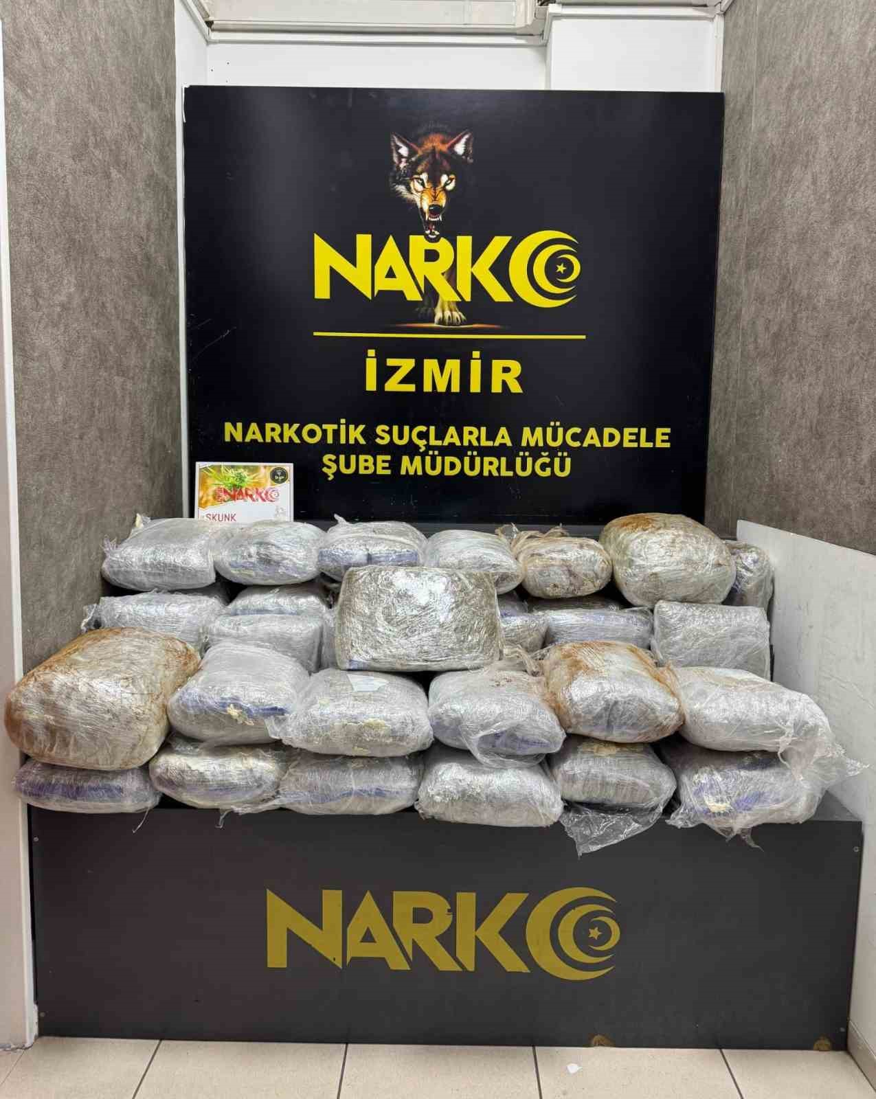 İzmir’de uyuşturucu operasyonu: 65 kilo skunk ele geçirildi
