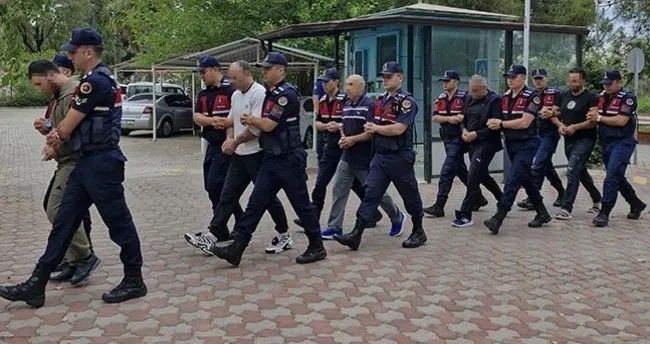 Kalabalık arasında pusuya yatıp Federasyon Başkanına yumrukla ve bıçakla saldırdılar
