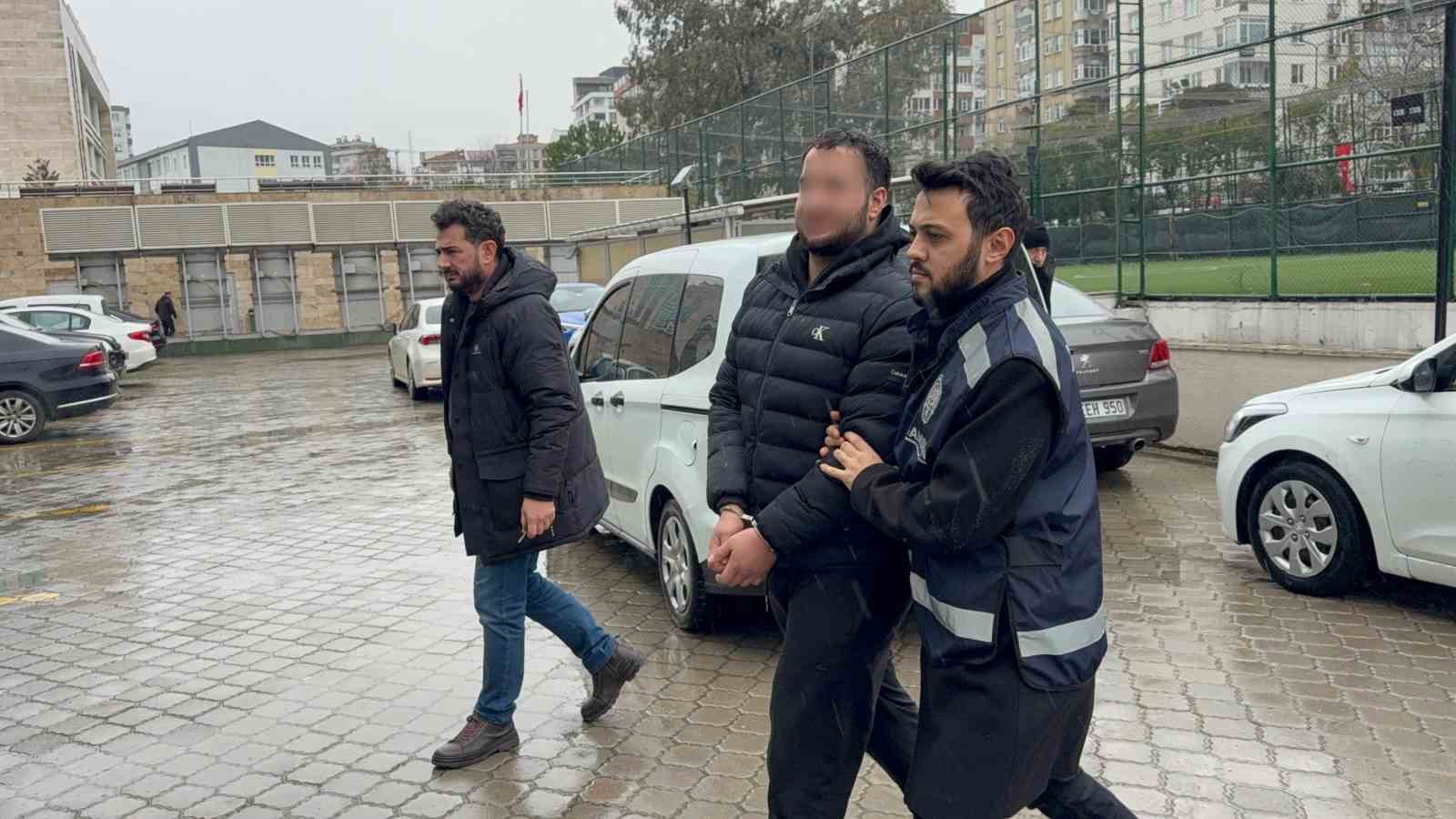 Kız meselesinden bıçaklı kavgada 2 kişi hastanelik oldu
