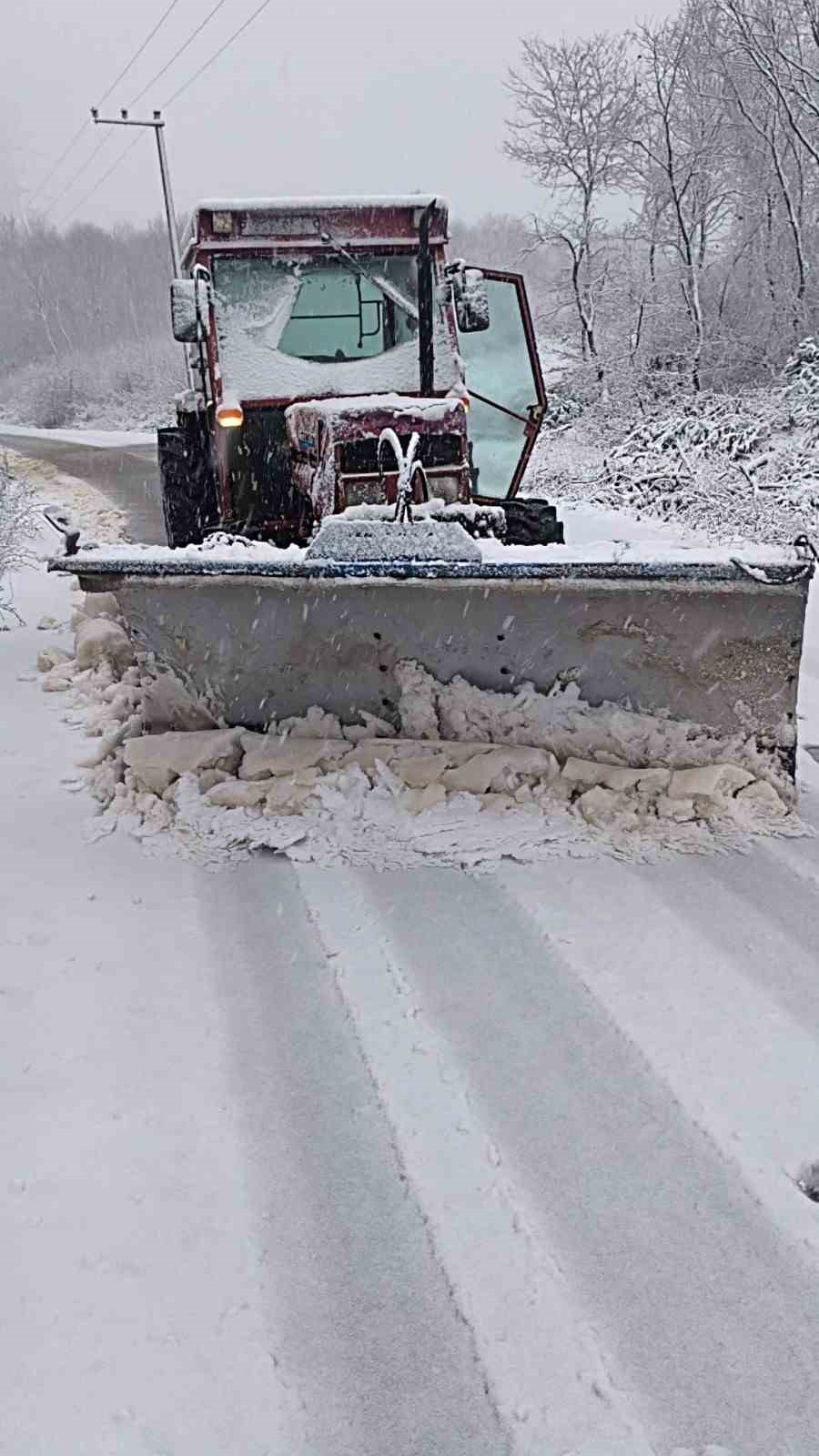 Kocaeli’nin yüksek kesimlerine lapa lapa kar yağıyor
