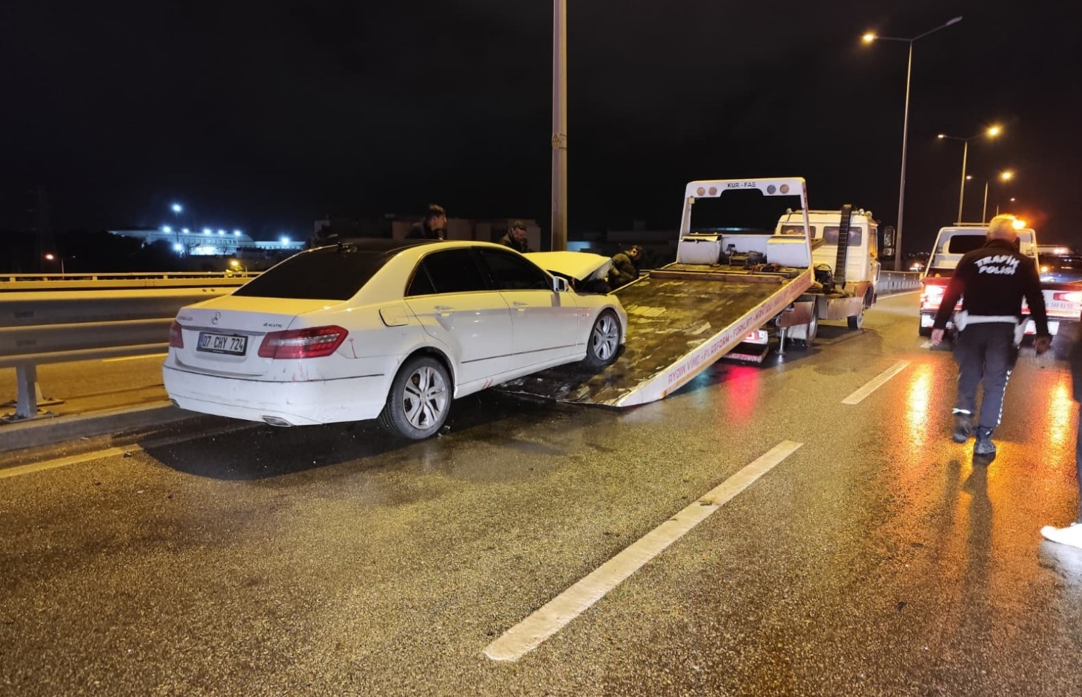 Manavgat’ta üç araçlı zincirleme kaza: 3 yaralı
