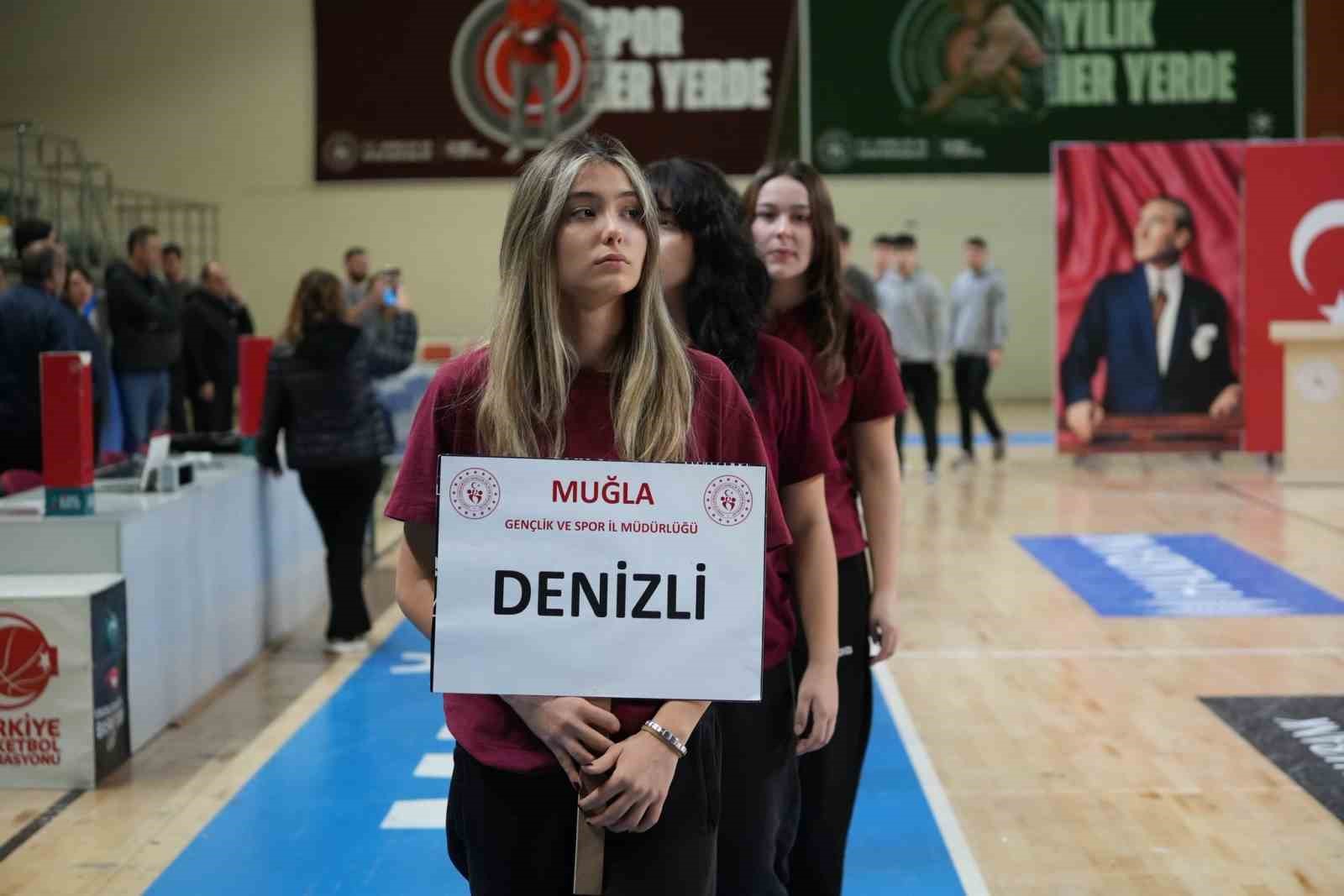 Muğla’da gençler sahaya indi
