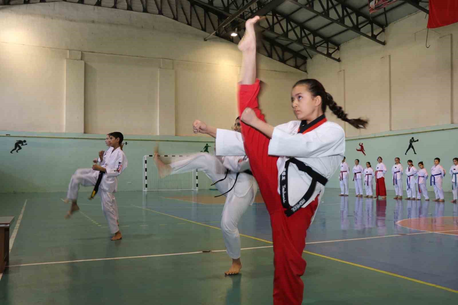 Oltu’da taekwondo kuşak sınavı heyecanı
