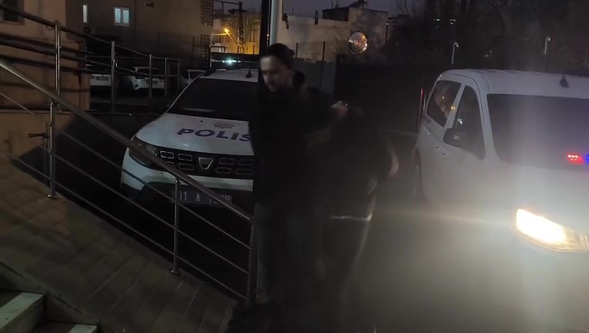 Parfüm hırsızları adli kontrol şartıyla serbest kaldı
