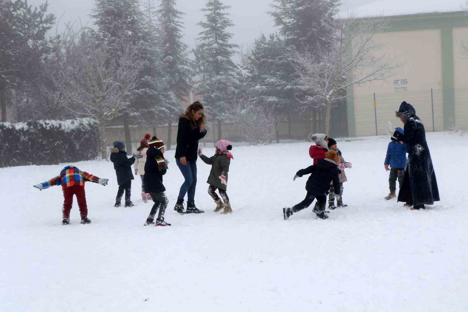 Refahiye’de eğitime kar engeli
