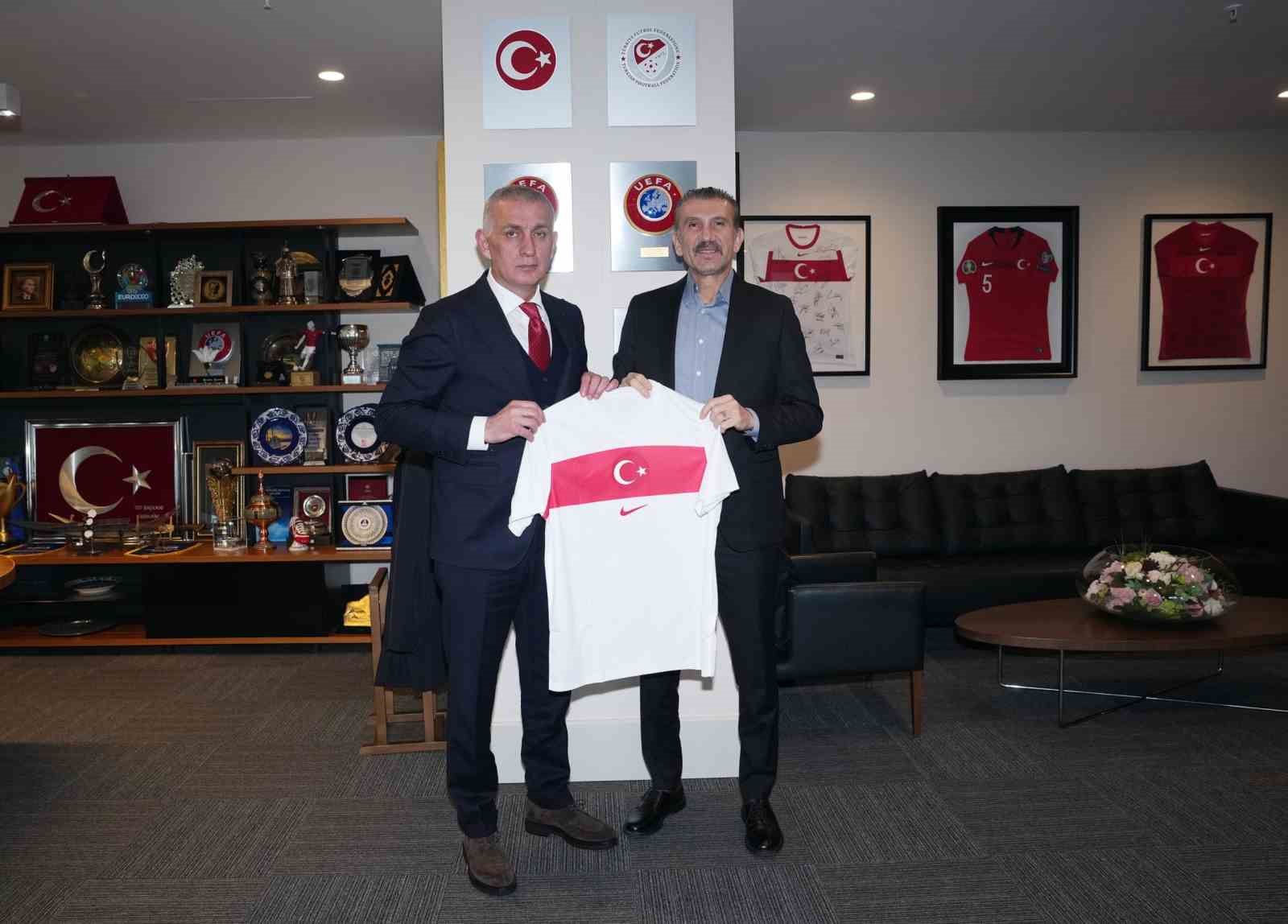 Rüştü Reçber, TFF Başkanı Hacıosmanoğlu ile görüştü
