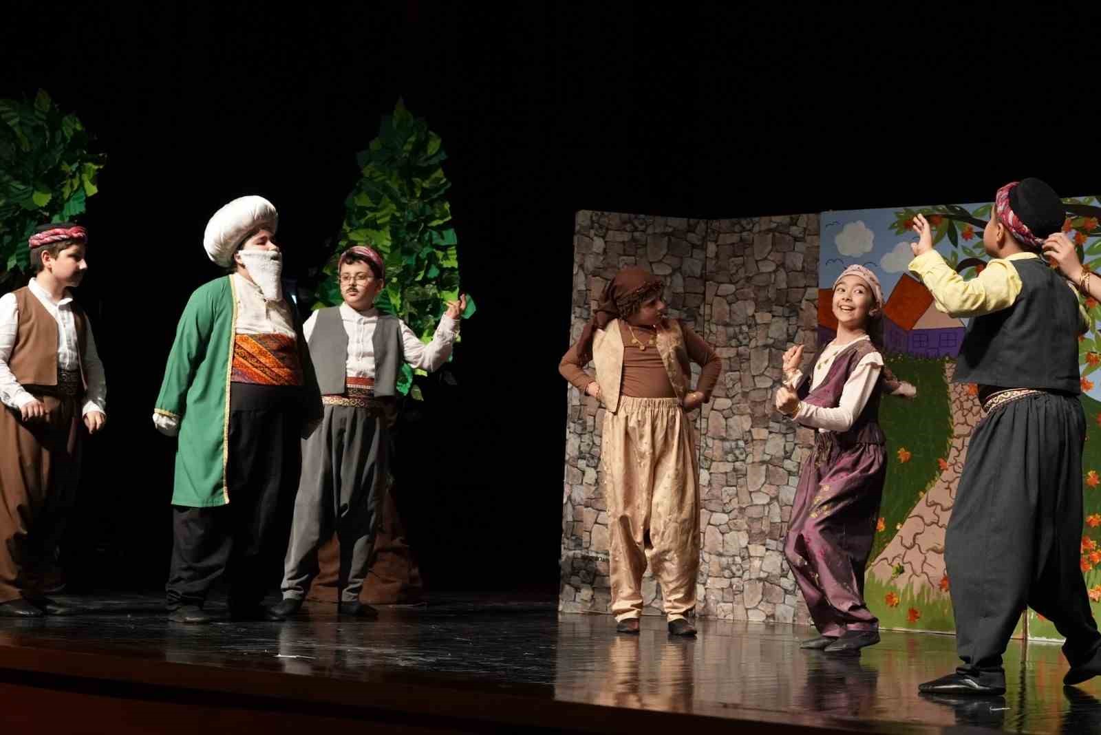 Sahnenin yıldızları göz kamaştırdı
