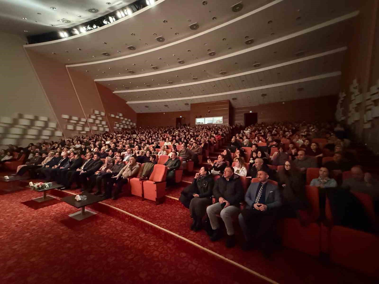 Sahnenin yıldızları göz kamaştırdı
