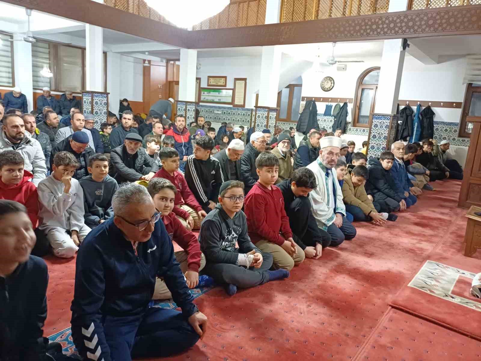 Salihli’de sabah namazı buluşması yoğun ilgi gördü
