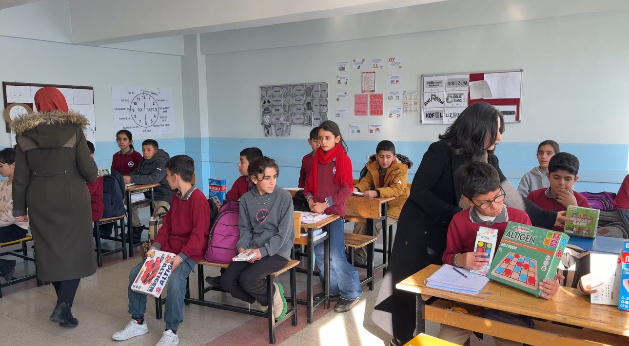 Sınırdaki öğrencilere "akıl ve zeka oyunları" desteği
