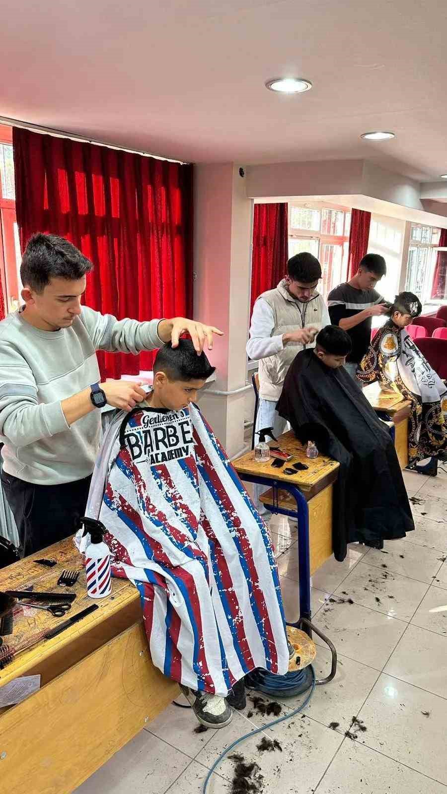 Sinop’ta sosyal sorumluluk projesi mesleki deneyime dönüştü
Sinop’ta sosyal sorumluluk projesi mesleki deneyime dönüştü
