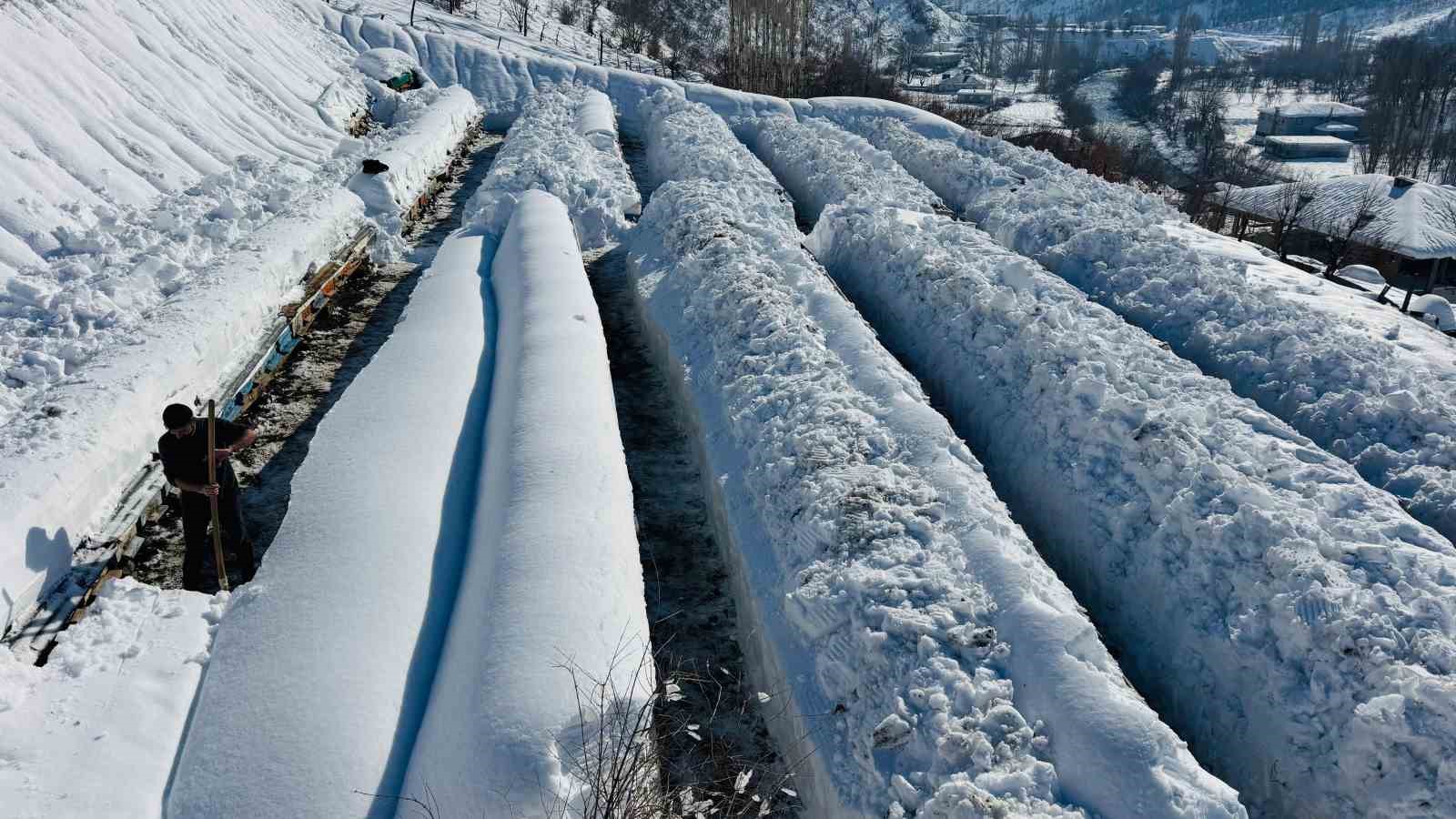 Şırnak’ta arıcıların zorlu kış mesaisi
