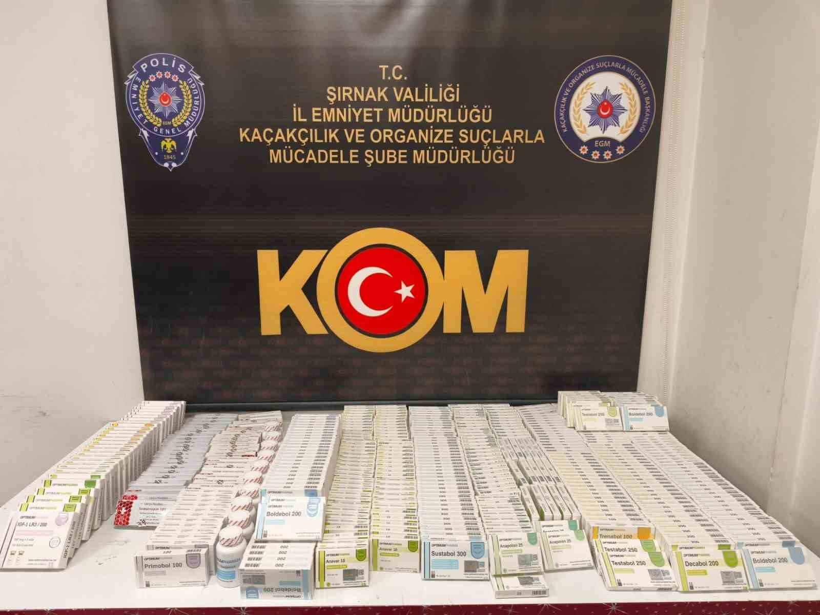 Şırnak’ta narkotik ve kaçakçılık operasyonu: 3 tutuklama
Şırnak’ta narkotik ve kaçakçılık operasyonu: 3 tutuklama