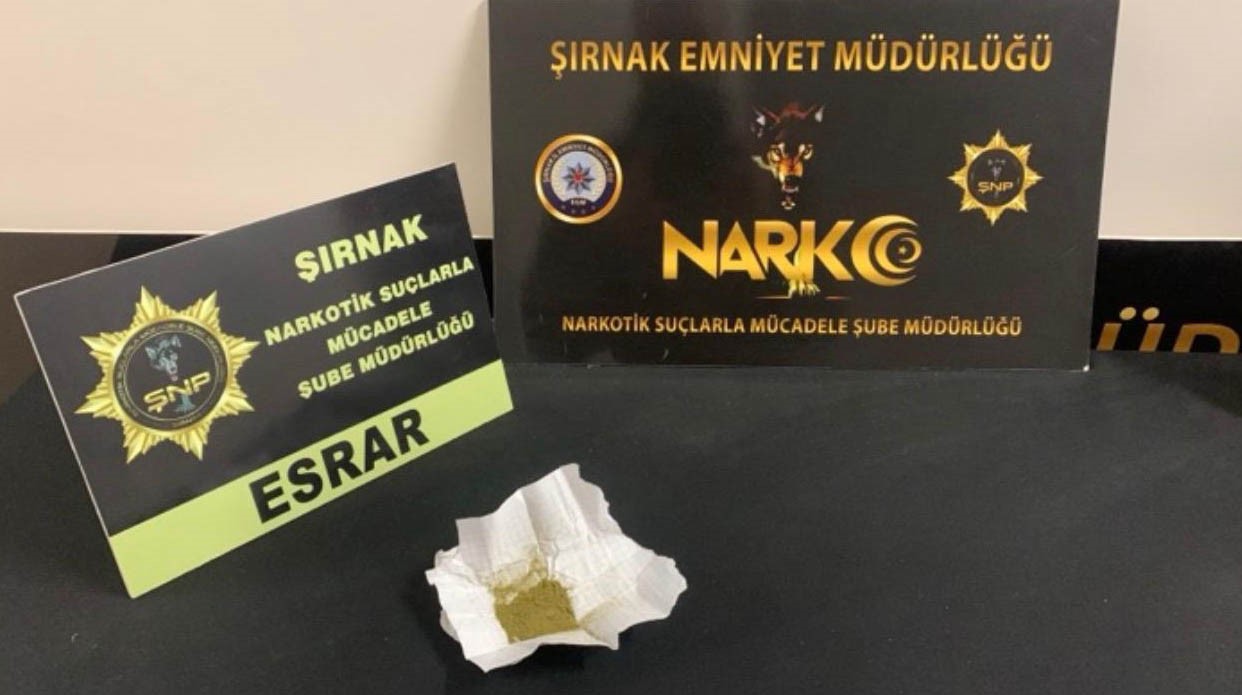 Şırnak’ta narkotik ve kaçakçılık operasyonu: 3 tutuklama
Şırnak’ta narkotik ve kaçakçılık operasyonu: 3 tutuklama