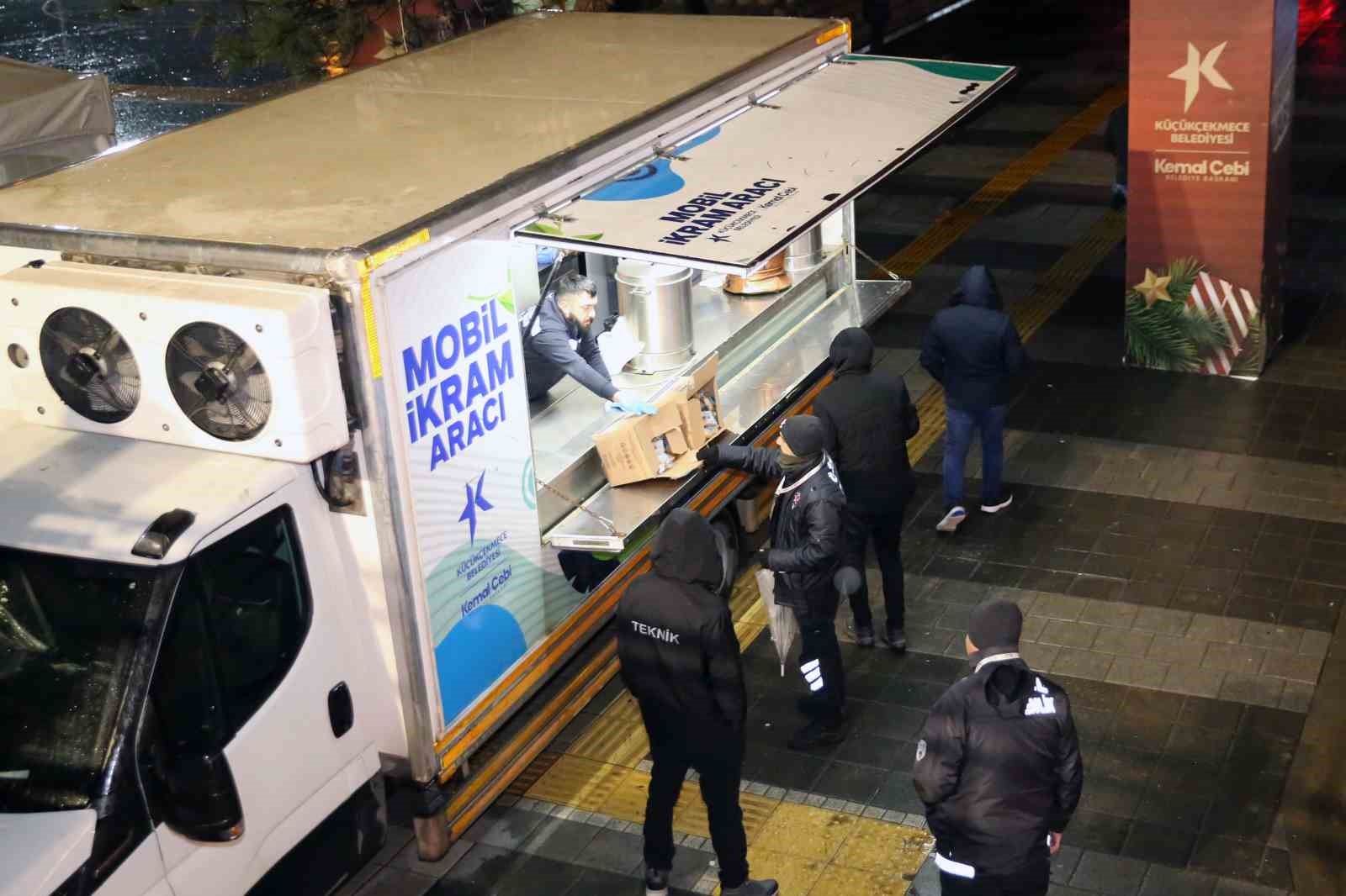 Soğuk havalarda sıcak dayanışma Küçükçekmece’de
