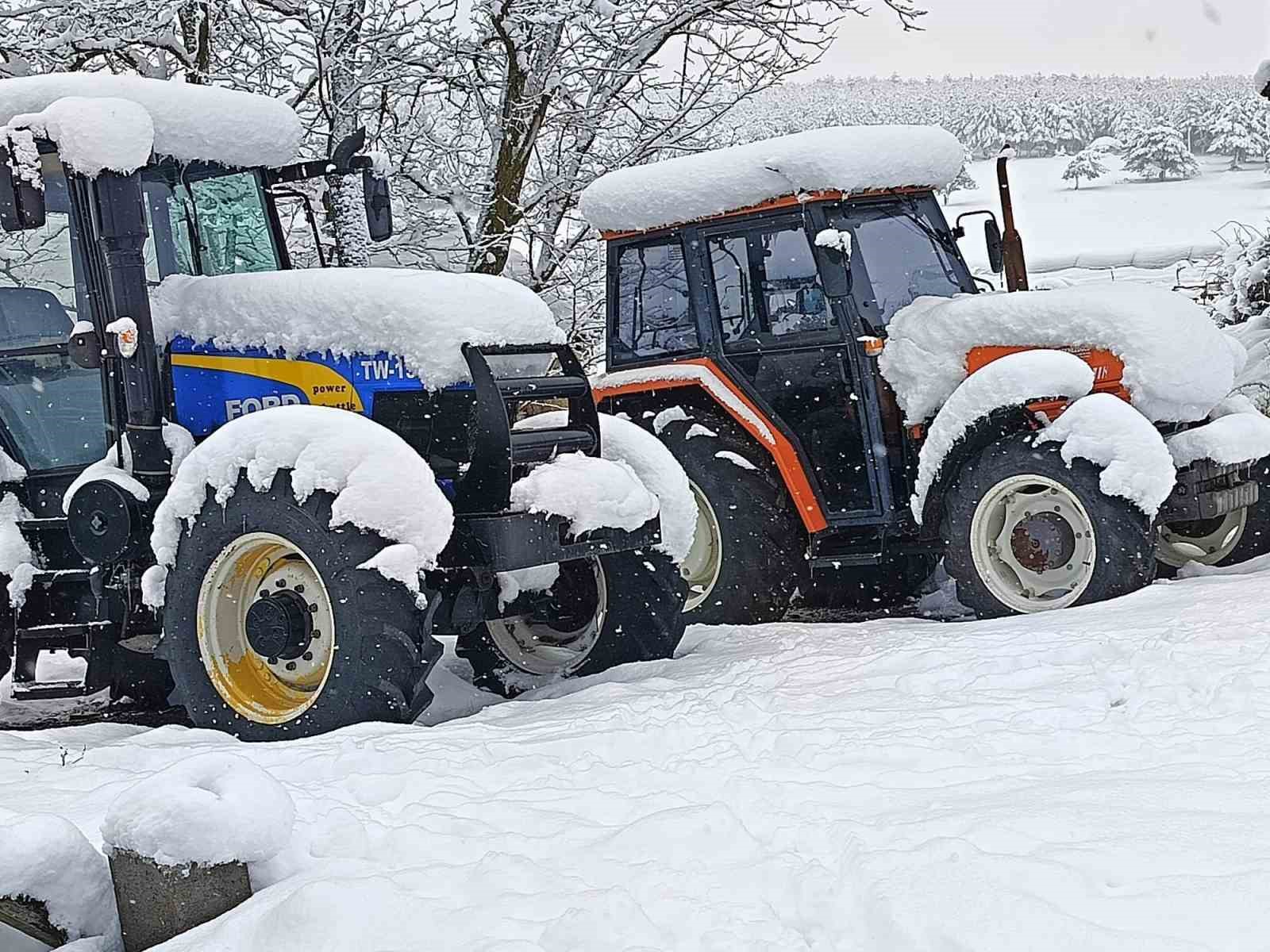Şükranlı’da kar kalınlığı 35 santimetreyi geçti
