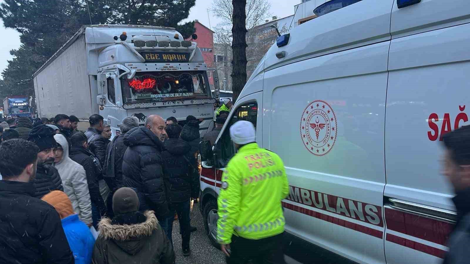 Tatvan’da tırın çarpması sonucu bir kişi hayatını kaybetti
