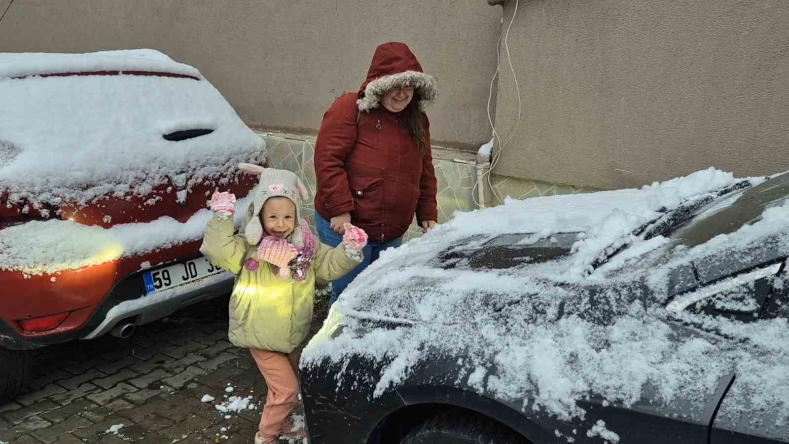 Tekirdağ’da kar hasreti sona erdi: Beyaz manzaralar
