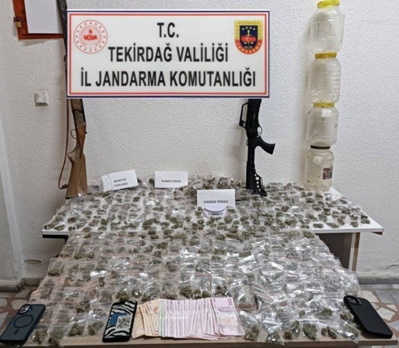 Tekirdağ’da uyuşturucu operasyonunda satışa hazır esrar ele geçirildi
