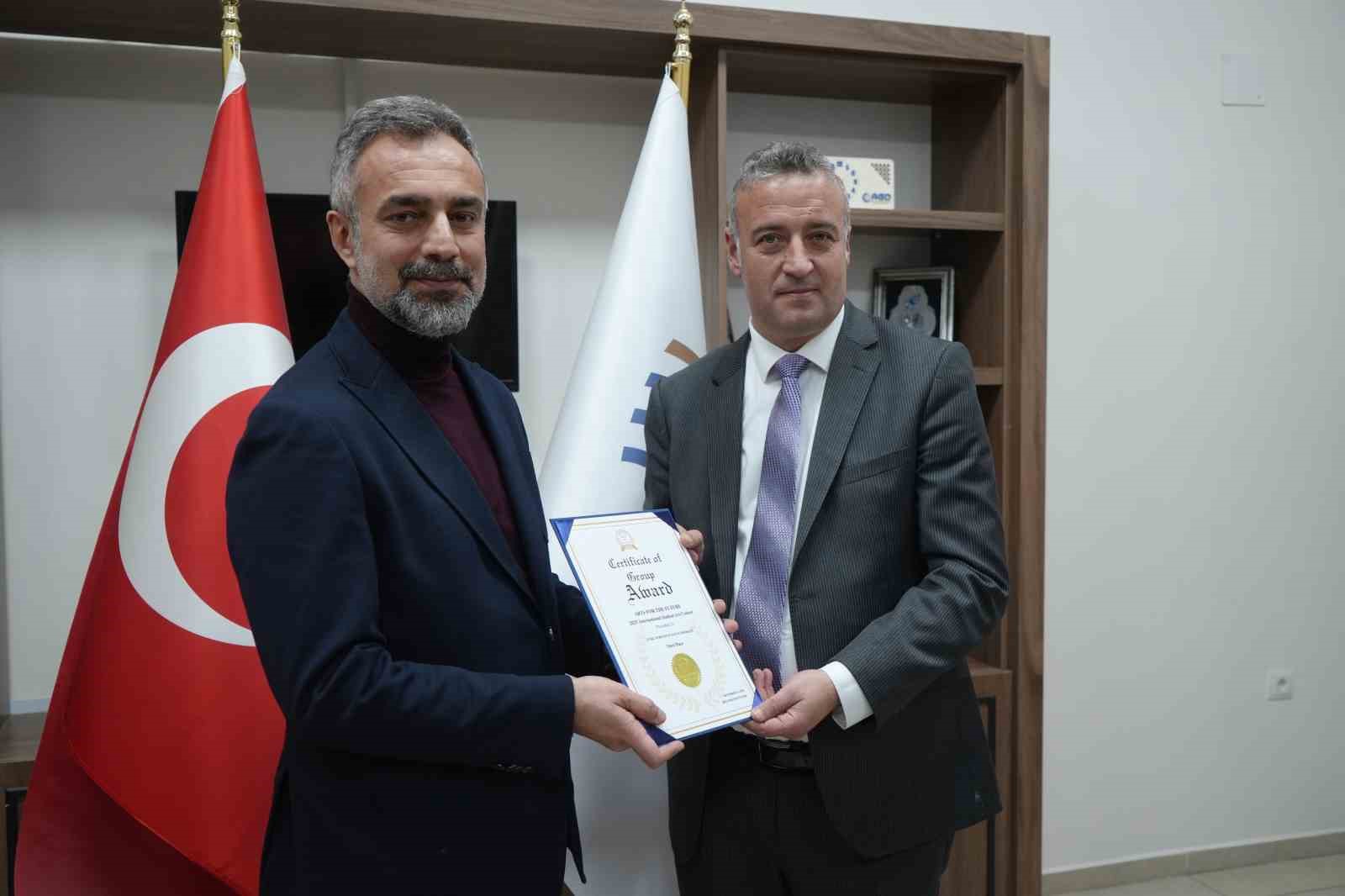 Türk öğrencilerden küresel sanat başarısı: Samsunlu öğrenciler ABD’de 5 dünya derecesi kazandı
