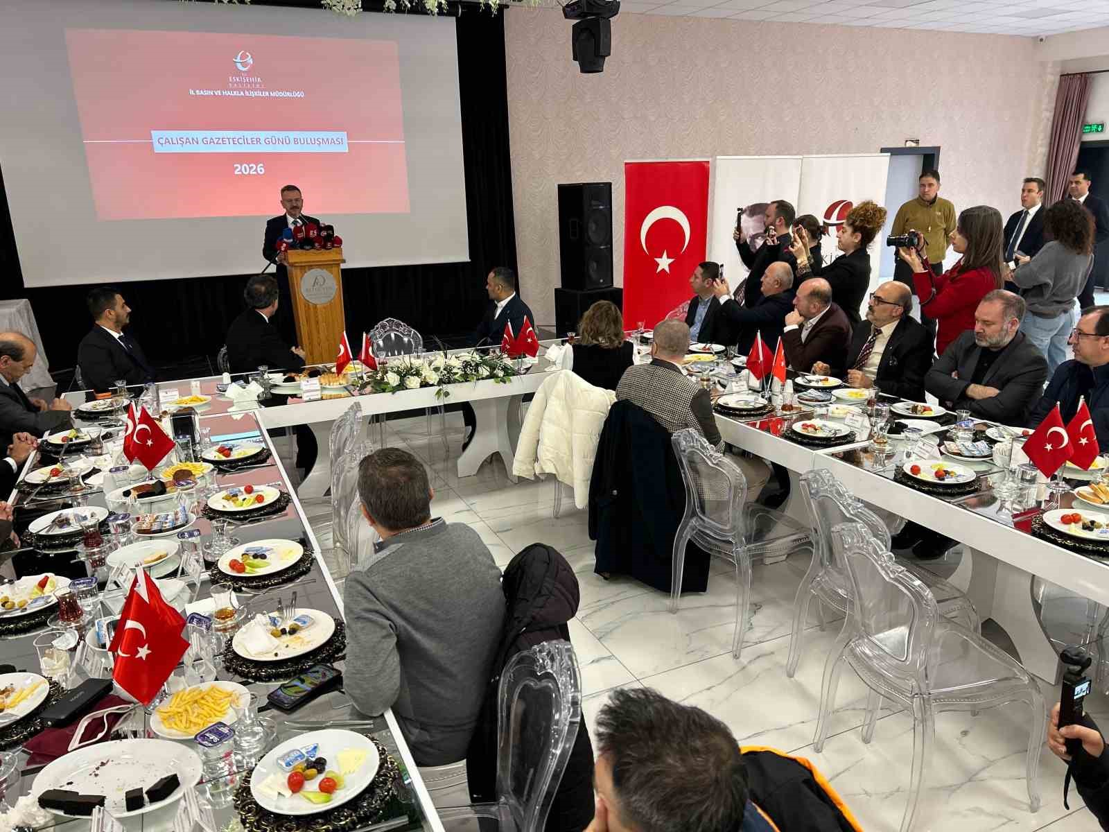 Vali Aksoy, basın mensuplarıyla vedalaştı
