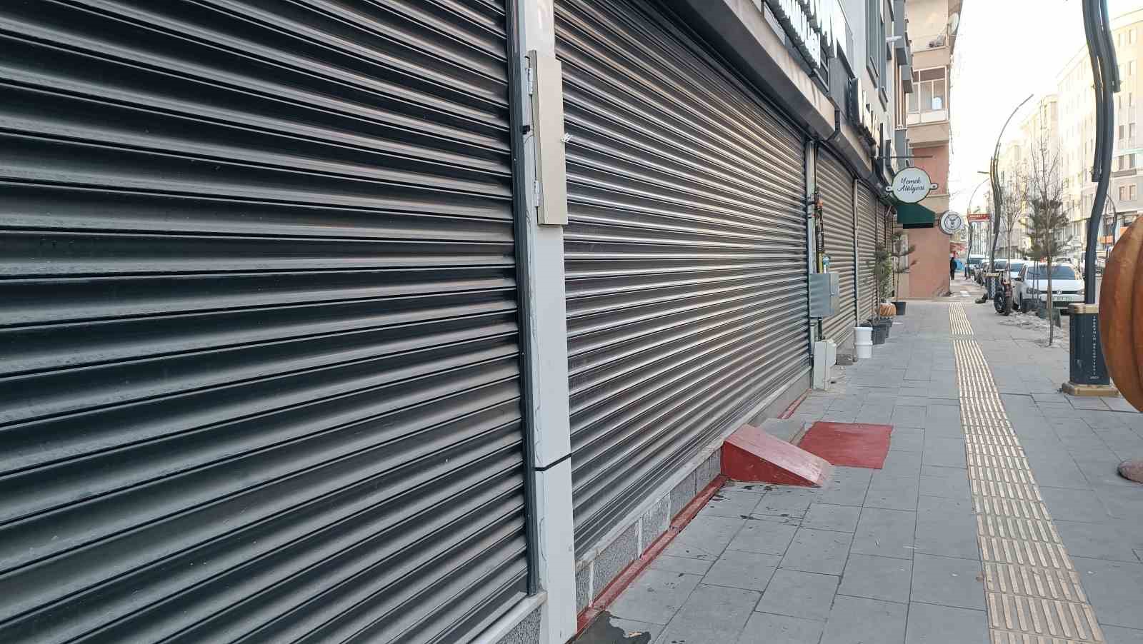 Van’da elektrik kesintisi esnafı mağdur etti
