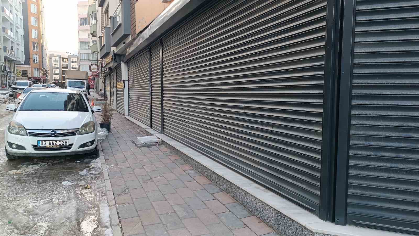 Van’da elektrik kesintisi esnafı mağdur etti
