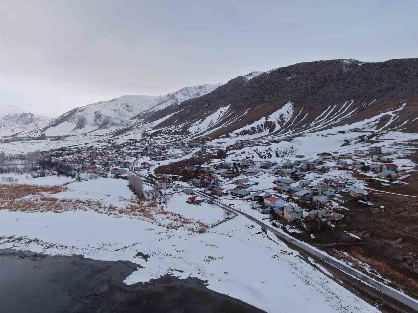 Van’ın kırsal mahallelerinde karla gelen güzellik
