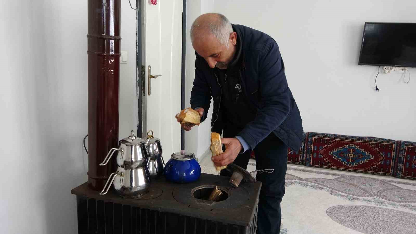 Yaklaşık 2 bin nüfuslu köyde kışın sadece bir aile yaşıyor
