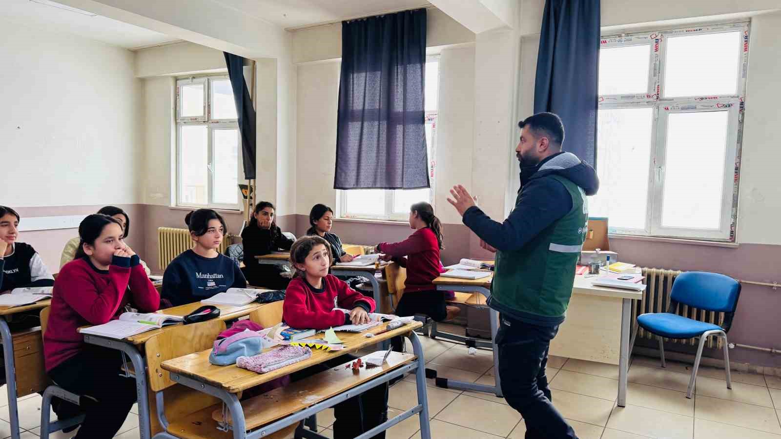 Yeşilay’dan öğrencilere bağımlılıkla mücadele eğitimi
