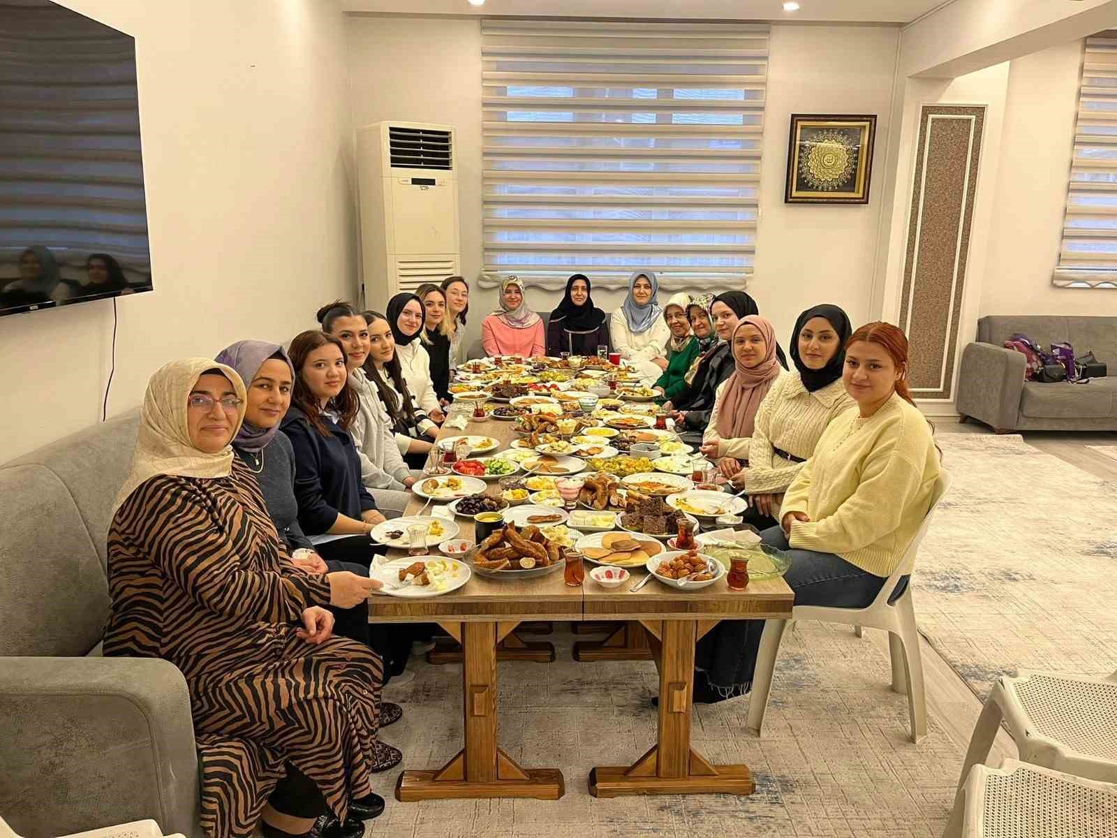 Yurtlarda sınav stresine karşı moral etkinlikleri düzenlendi
Yurtlarda sınav stresine karşı moral etkinlikleri düzenlendi