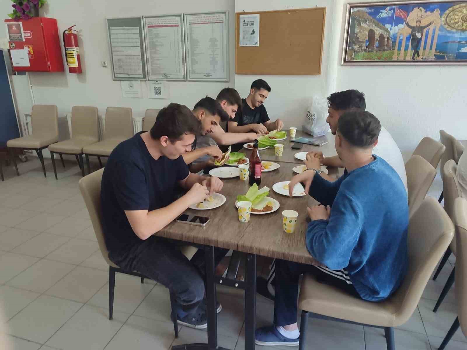Yurtlarda sınav stresine karşı moral etkinlikleri düzenlendi
Yurtlarda sınav stresine karşı moral etkinlikleri düzenlendi