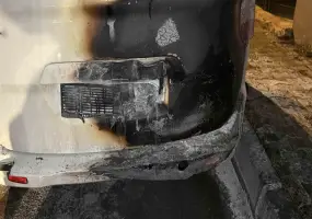 Arnavutköy’de park halindeki otomobil alev aldı: 2 araç kullanılamaz hale geldi
