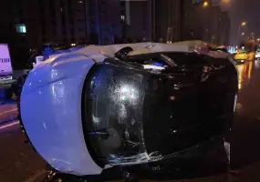 Aşırı hız ve alkol kazaya neden oldu: Sancaktepe’de otomobil takla attı
