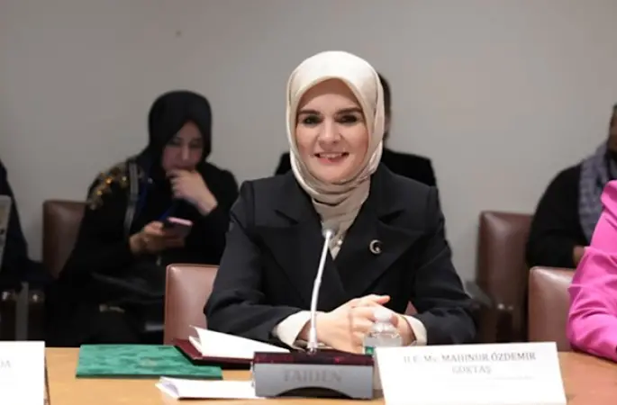 Bakan Göktaş, Afyonkarahisar'da Anne Kız Buluşması programına katıldı