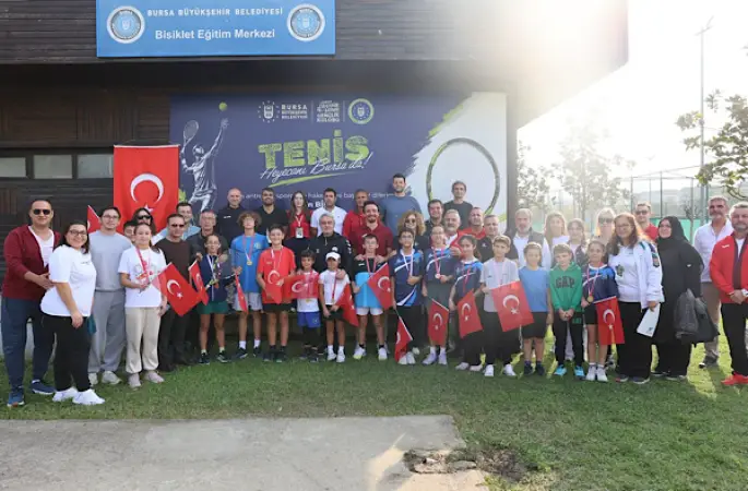 Bursa’da Cumhuriyet Tenis Turnuvası düzenlendi