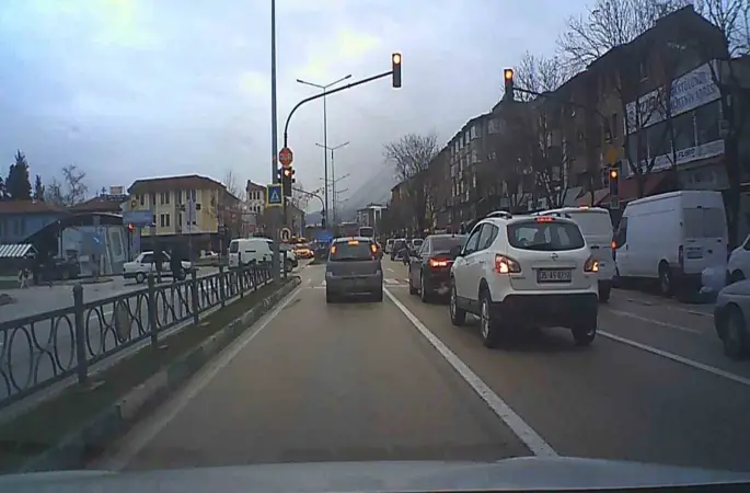 Bursa’da kırmızı ışık ihlali kaza getiriyordu...Yayanın canını hiçe saydı
