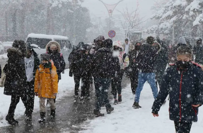 Çayırlı ve Kemah ilçelerinde eğitime bir gün ara verildi
