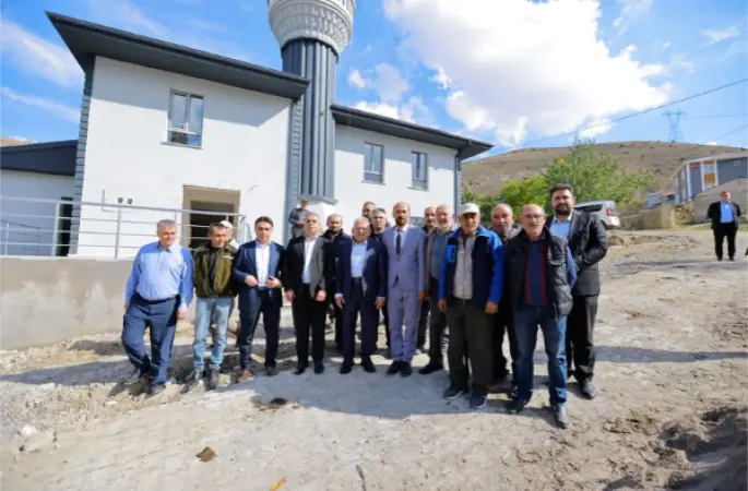 Depremde yıkılan Yedioluk Mahallesi Camii yeniden hizmete açıldı