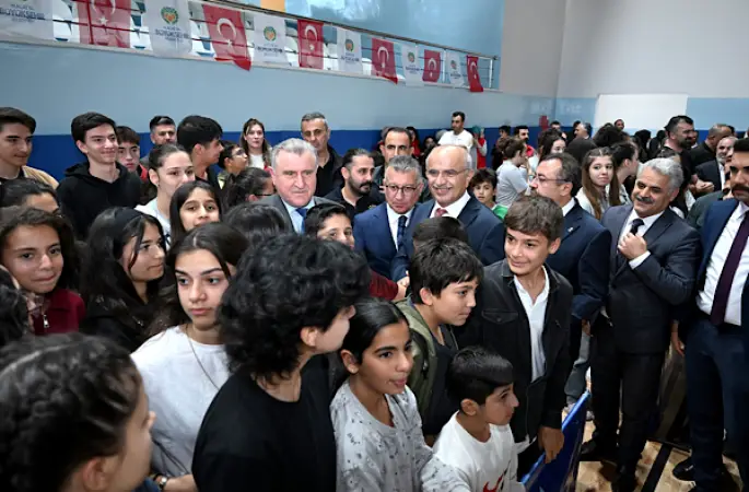 Gençlik ve Spor Bakanı Bak, Melekbaba Spor Kompleksi'nde incelemeler yaptı