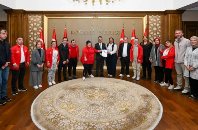 Gölcük Down Sendromlular Derneğinden Vali Aktaş'a ziyaret