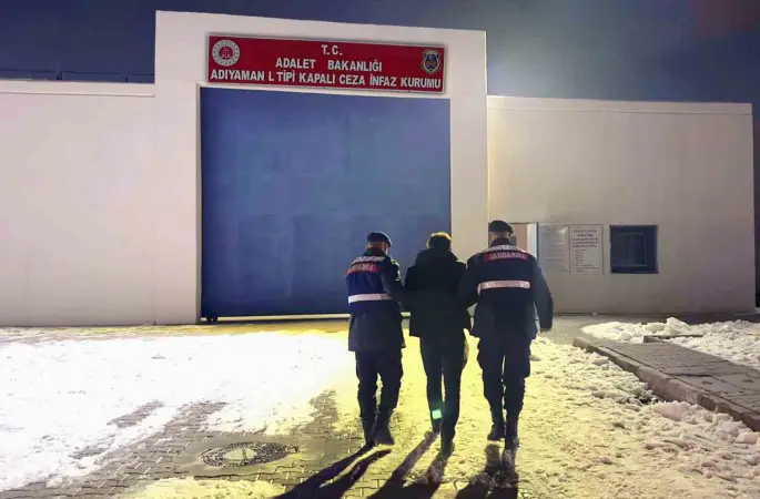 Jandarma ekipleri aranan 3 şahsı yakaladı
