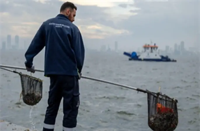 Körfez'de yağmur sonrası yüzey temizliği