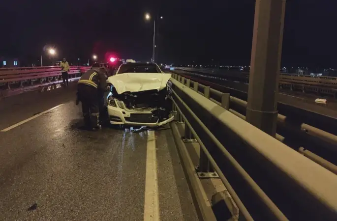 Manavgat’ta üç araçlı zincirleme kaza: 3 yaralı
