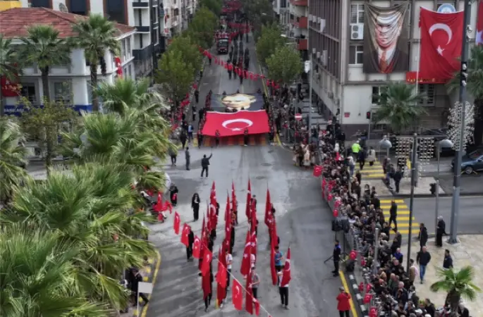 Manisa'da Cumhuriyet Bayramı geçit töreniyle kutlandı