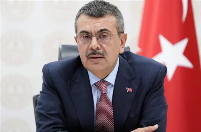 Milli Eğitim Bakanı Tekin, öğrencilerle geleneksel oyunlara katıldı
