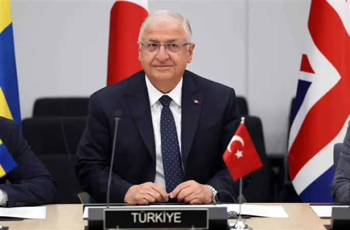 Milli Savunma Bakanı Güler Katar'da  