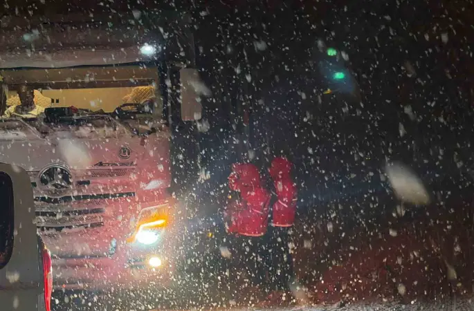 Muş’ta kar ve tipi: Yolda mahsur kalan 180 kişinin imdadına Kızılay yetişti
