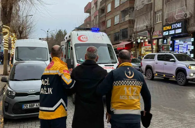 Siirt’te sokakta dengesini kaybedip düşen epilepsi hastası yaralandı
